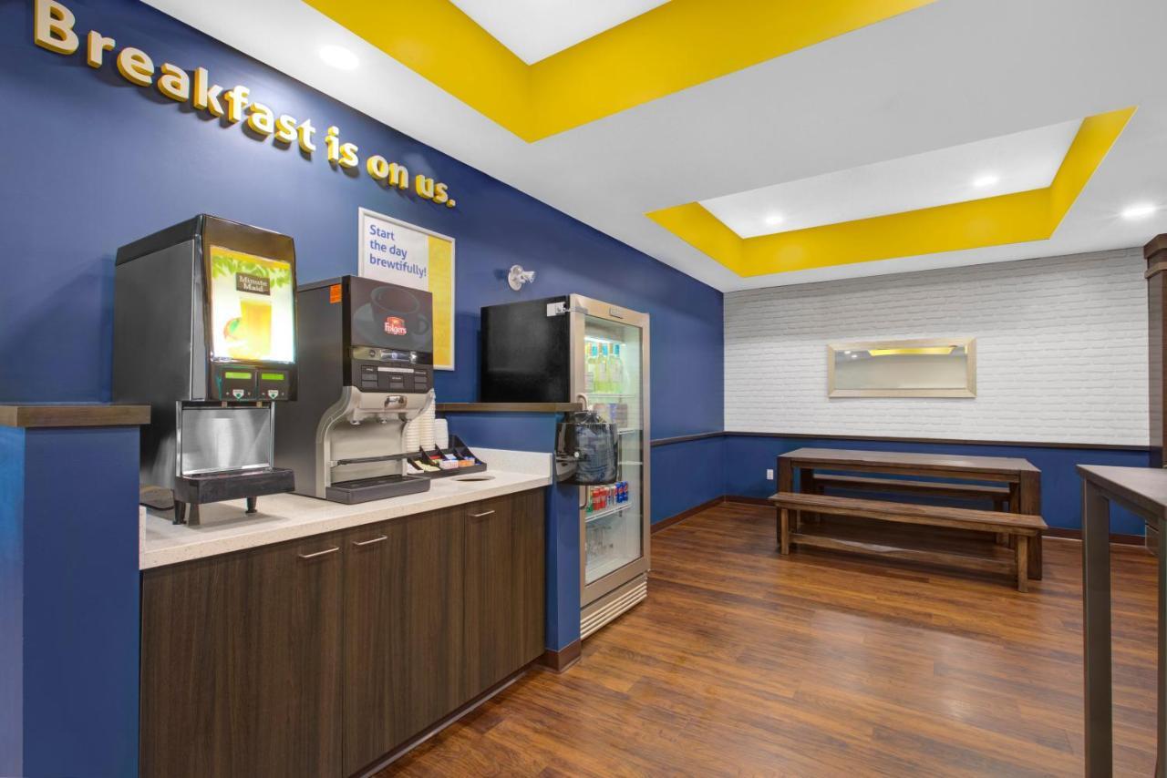 Days Inn & Suites By Wyndham Lindsay Exteriér fotografie