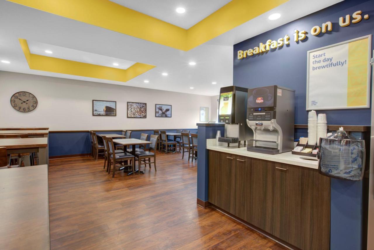 Days Inn & Suites By Wyndham Lindsay Exteriér fotografie