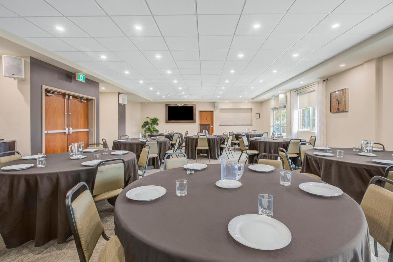 Days Inn & Suites By Wyndham Lindsay Exteriér fotografie
